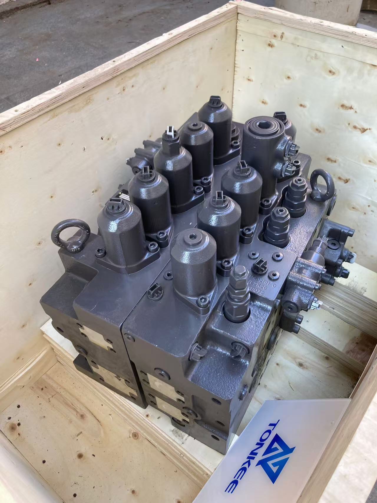 hot sale KMX32N Main Control Valve for EC360BLC Excavator High-Quality Replacement China Manufacturer | Partsdic®