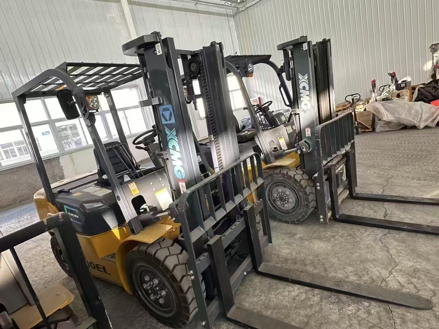 buy XCMG 35EH Electric Forklift for Sale Brand New 3.5 Ton Forklift In Stock lower pirce Tonkee Machinery